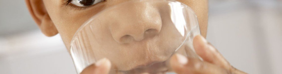 Пиенето на вода – полезният навик на нашето дете